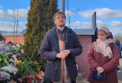 РПЦ запретила священнику участвовать в служении после того, как он отпевал Алексея Навального